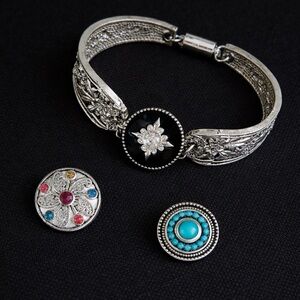 NWOT Elegant Silver Colored Fashion Bracelet Set